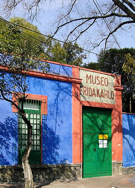   Die Casa Azul Kunst-Revolution: Ein Einblick in Frida Kahlos künstlerische und politische Entwicklung