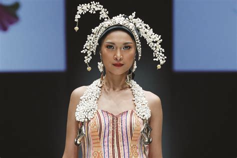 Die Jakarta Fashion Week 2018: Ein Kaleidoskop der indonesischen Mode und ein Sprungbrett für den talentierten Modedesigner Mochamad Mocca Fadjar Ansor